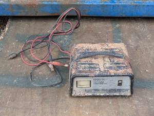 lot 40 image: 103050 Amp Fast Charger