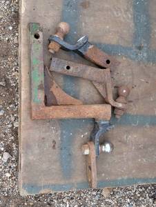 lot 47 image: Lot of 3 Heavy Duty Hitches