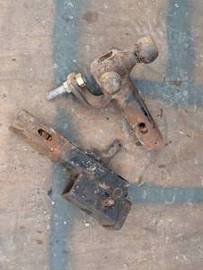 lot 50 image: Pair of Heavy Duty Hitches