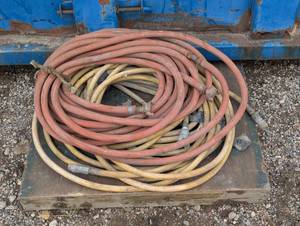 lot 51 image: Large Pile of Heavy Duty Air compressor Hoses