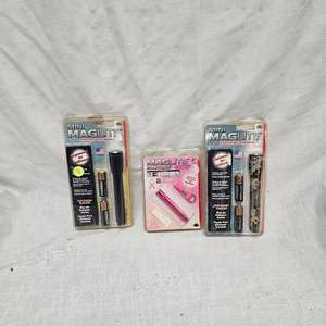 lot 30 image: 3-Mini Maglites, Like New in Box