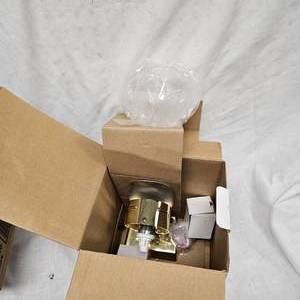 lot 42 image: Like New LP Gas Light for FishHouse