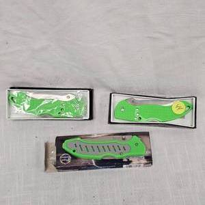 lot 44 image: 3 Lockback Knives, as New