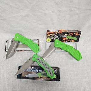 lot 47 image: 3 Lockback Knives, as New