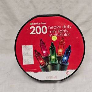 lot 66 image: Like New Rol of 200 HD Christmas Lights