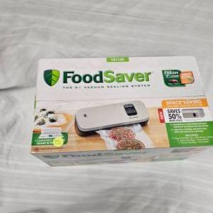 lot 83 image: Foodsaver Vaccuum Sealer in Box, Like New
