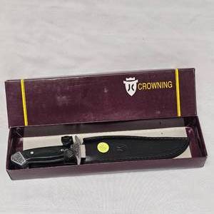 lot 110 image: Crowning 6 Hunting Knife wLeather Sheath