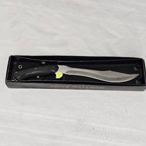 lot 115 image: 8 Hunting Knife in Sheath