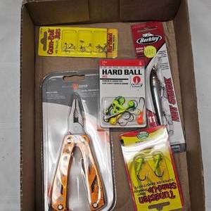 lot 122 image: Jigheads, Multi Pliers, Berkley, Hit Stick, Like New, in Packages