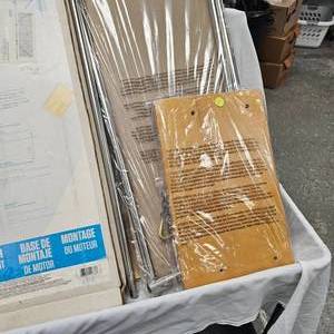 lot 132 image: Outboard Small HP Motor Stand, Like New