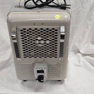 lot 151 image: Titan Cariable Milk House Heater, Like New