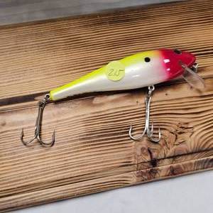 lot 215 image: MuskyNorthern Big Fork Clown Shad Diver, Balsa Wood