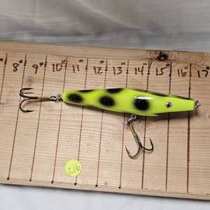 lot 216 image: Custom Musky Carved Spitter Plug, As New