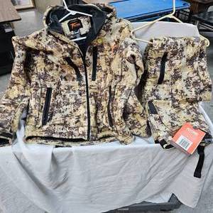 lot 163 image: Plythal, Large, Full Rut  Jacket and Pants, Like New, Zero Degree Insulated in Digital Camo