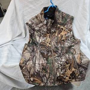 lot 169 image: Habit Fleece Lined Camo Vest, Like New, Large