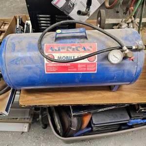 lot 250 image: American Mobil 20 Gal Airtank