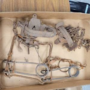 lot 269 image: 3 Foot Hold, 1 XL Double Foot Hold Traps