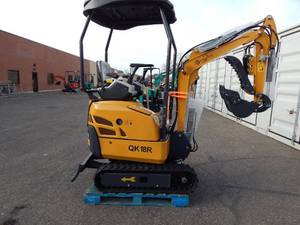 lot 9 image: NEW CFG QK18R Mini Excavator with Hydraulic Thumb