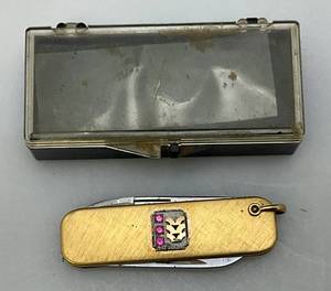 lot 203 image: Vintage 120th 12 K Gold Filled DAYTONS Pocket Knife With Gemstones Overall Weight 24.42 Grams