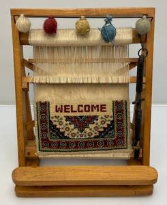 lot 206 image: Vintage Miniature Salesman Sample Rug Loom With Welcome On It