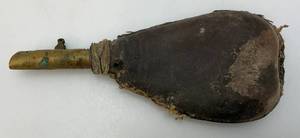 lot 234 image: Antique Civil War 1857-1865 Leather Gunpowder Flask 7 34