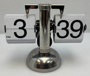 lot 235 image: Vintage Retro Battery Powered Flip Clock (Works)