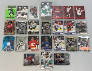 lot 13 image: Miusc. Unsorted Hockey Cards (Some In Protective Sleeves)