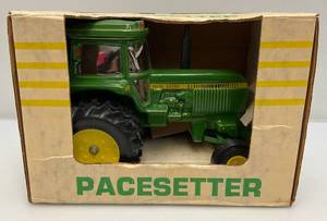 lot 43 image: Vintage Collectible Pacesetter John Deere Tractor Decanter In Original Box