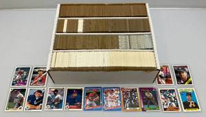 lot 61 image: Misc. Unsorted Baseball Cards