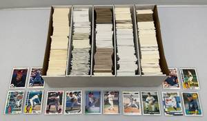 lot 63 image: Misc. Unsorted Baseball Cards