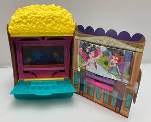 lot 112 image: Vintage Polly Pocket Un-Box-It Popcorn Movie Theatre (Missing Accessories)