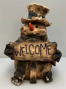 lot 138 image: Resin Snowman Statue 17