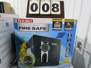 lot 8 image: First Alert Digital Personal Safe model #2087DF-BD - .94 cubic ft