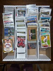 lot 104 image: Large Box of Mixed Sports Cards, Rookies, Twins and More