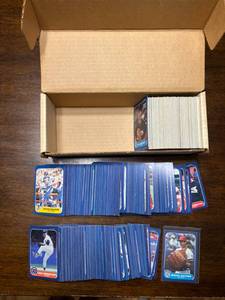 lot 128 image: 1986 Fleer Partial Set Card #s 1-660, Baseball Card Set Stars and Rookie Included
