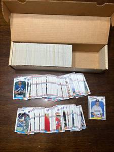 lot 132 image: 1988 Fleer Partial Set Card Numbers 100-400, Edgar Martinez Rookie Card Included