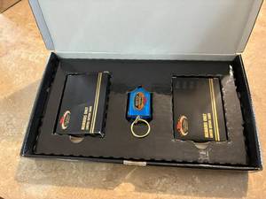 lot 187 image: 1991 Topps Stadium Club Charter Member Factory Set Medallion keychain