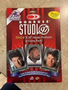 lot 202 image: 1997 QB Club Edition Donruss Studio Sealed Pack 2-Studio Portrait Cards