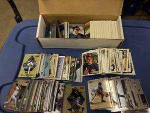 lot 232 image: Box of Baseball Cards, 1993 Bowman and 1997 Bowmans Best, Lots of Star Cards