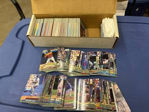 lot 236 image: Box of 1992 Fleer Ultra Baseball Cards