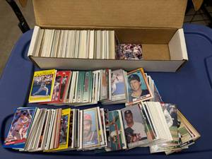 lot 247 image: Box of Minnesota Twins Cards From the 1990s