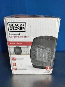 lot 4 image: BLACKDECKER Personal Ceramic Heater.