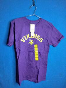 lot 12 image: Minnesota Vikings Team T-Shirt - Size Medium