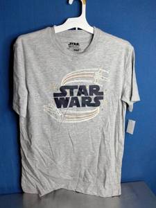 lot 22 image: Star Wars T Shit and Shorts - Size Small