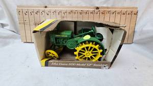 lot 11 image: 116 John Deere 1930 Model GP Standard wBox