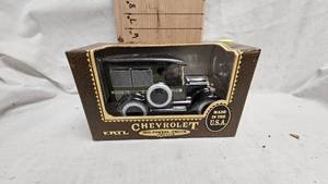 lot 23 image: 125 Ertl 1923 Chevy Postal Truck Bank