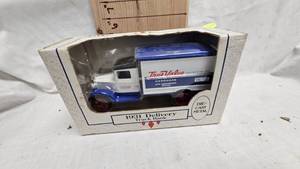 lot 24 image: 125 Ertl 1931 Delivery Truck Bank