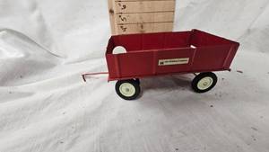 lot 63 image: International Barge Wagon