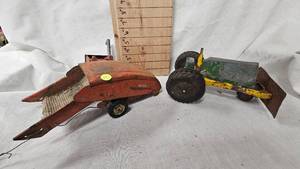 lot 29 image: True Scale Hay Bine(missing Feeder), Cast Aluminum Slik Tractor