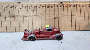lot 4 image: Hubley Kiddie Toy Fire Truck 1920s-50s